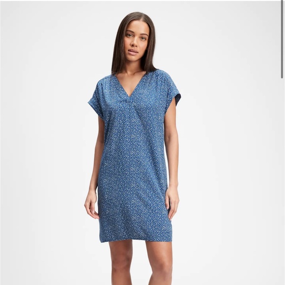 GAP Dresses & Skirts - NWOT Gap V - Neck Dress